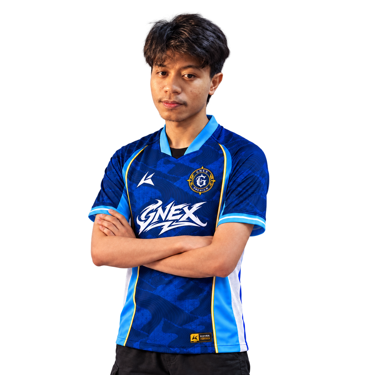 Ahli pasukan GNEX memakai jersey biru